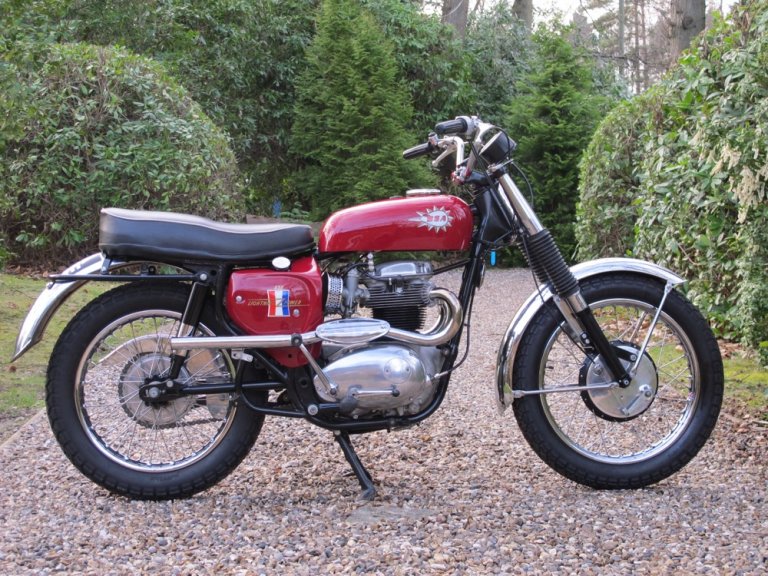 BSA A65 Hornet - Classic Super BikesClassic Super Bikes